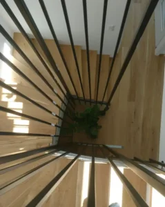 Massivholz-Treppe aus der Tischlerei